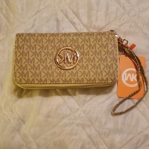 NWT. Wendy Keen Wallet